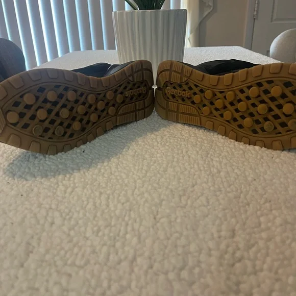 Women’s Black Classic Reebok Sneakers with Gum Sole - Picture 9 of 15